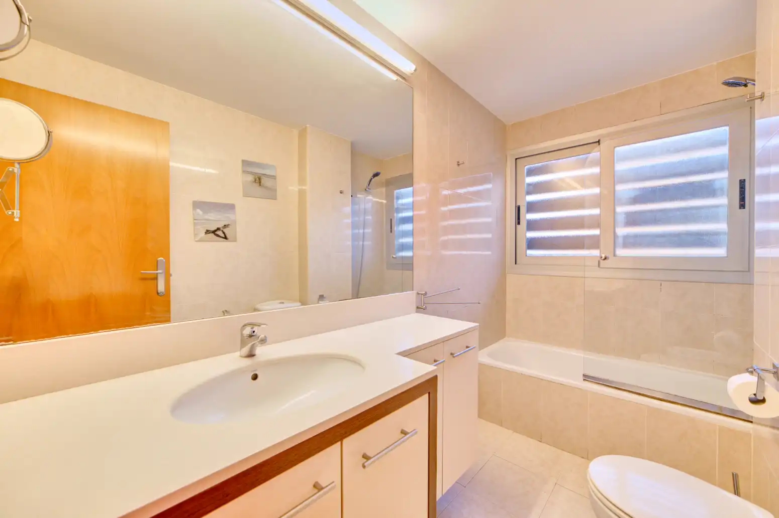 Baño de Piso de alquiler en  Pamplona / Iruña con Calefacción, Parquet y Trastero