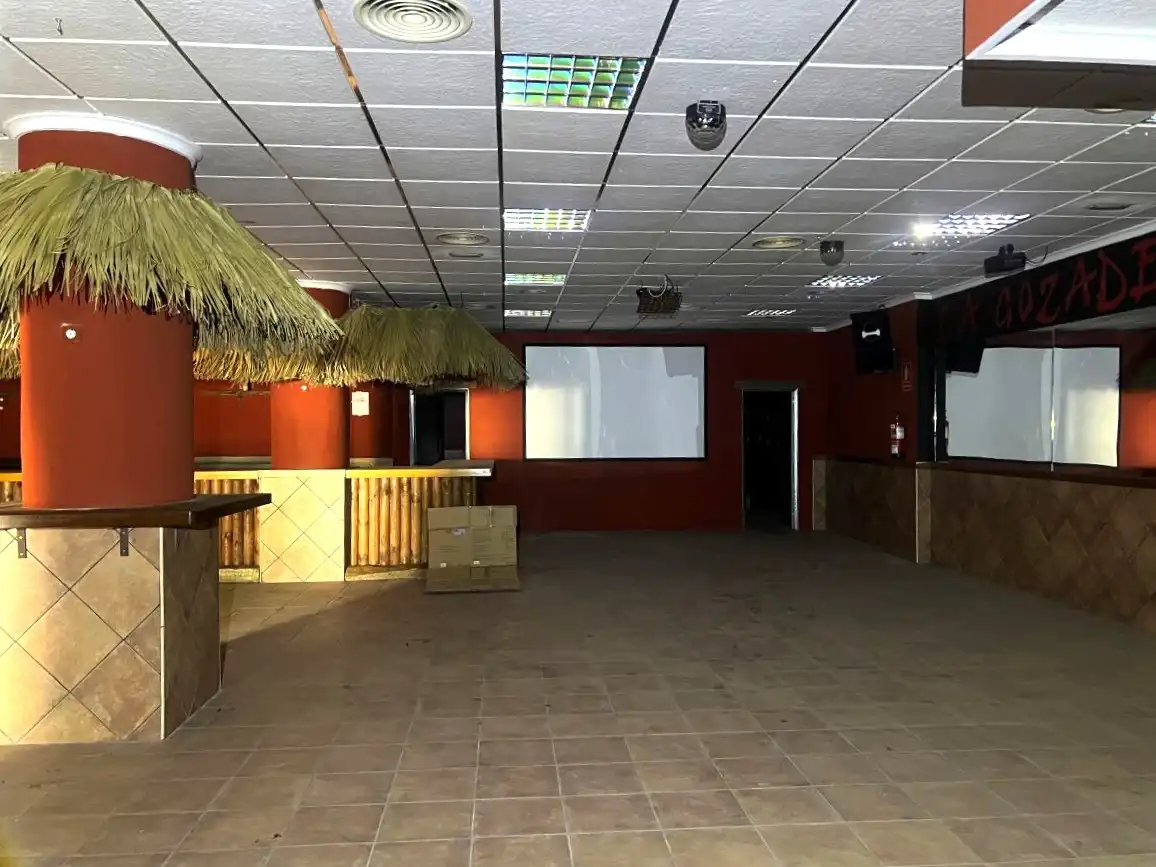 Local commercial à vendre à Calle Juan Carbajo Santos 8, imagen 3
