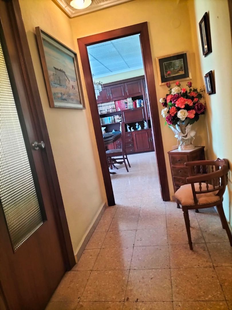 Flat for sale in  Valencia Capital  with Air Conditioner and Balcony
