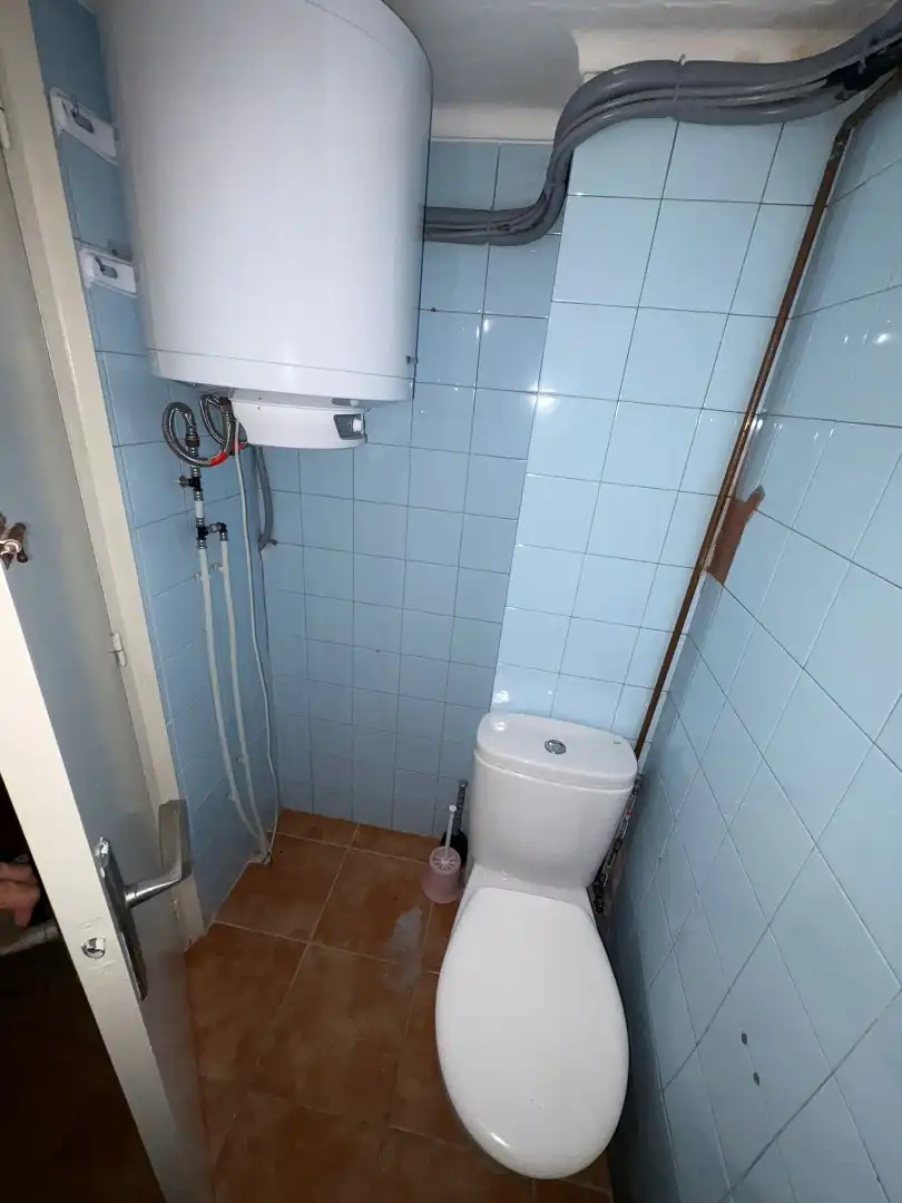 Bathroom of Commercial properties for rent in Girona  with Air Conditioner, Heating and Parquet flooring