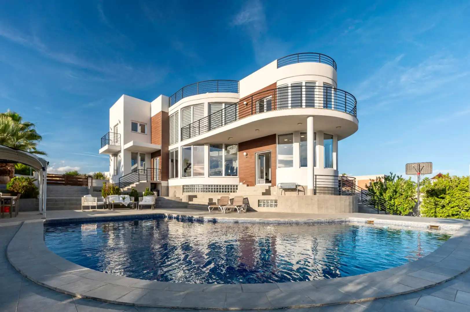 Casa con piscina en venta en Pueblo - Urbanizaciones