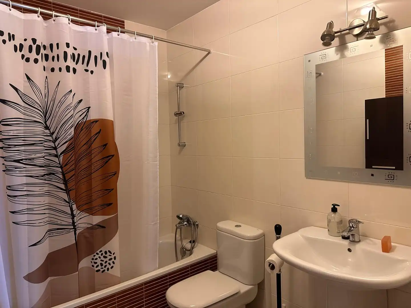 Badezimmer von Dachboden zum Verkauf in Ames mit Heizung, Parkett und Abstellraum
