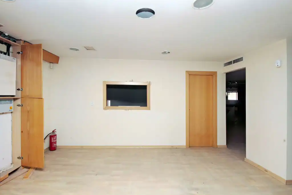 Solvia Inmobiliaria  Locales Esplugues de Llobregat, imatge 4