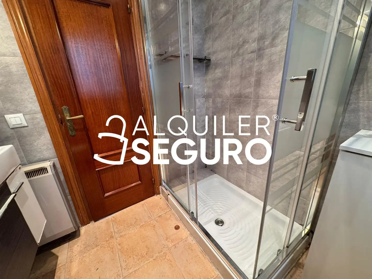 Bathroom of Flat for rent in Madrid  with Heating, Terrace and Furnished