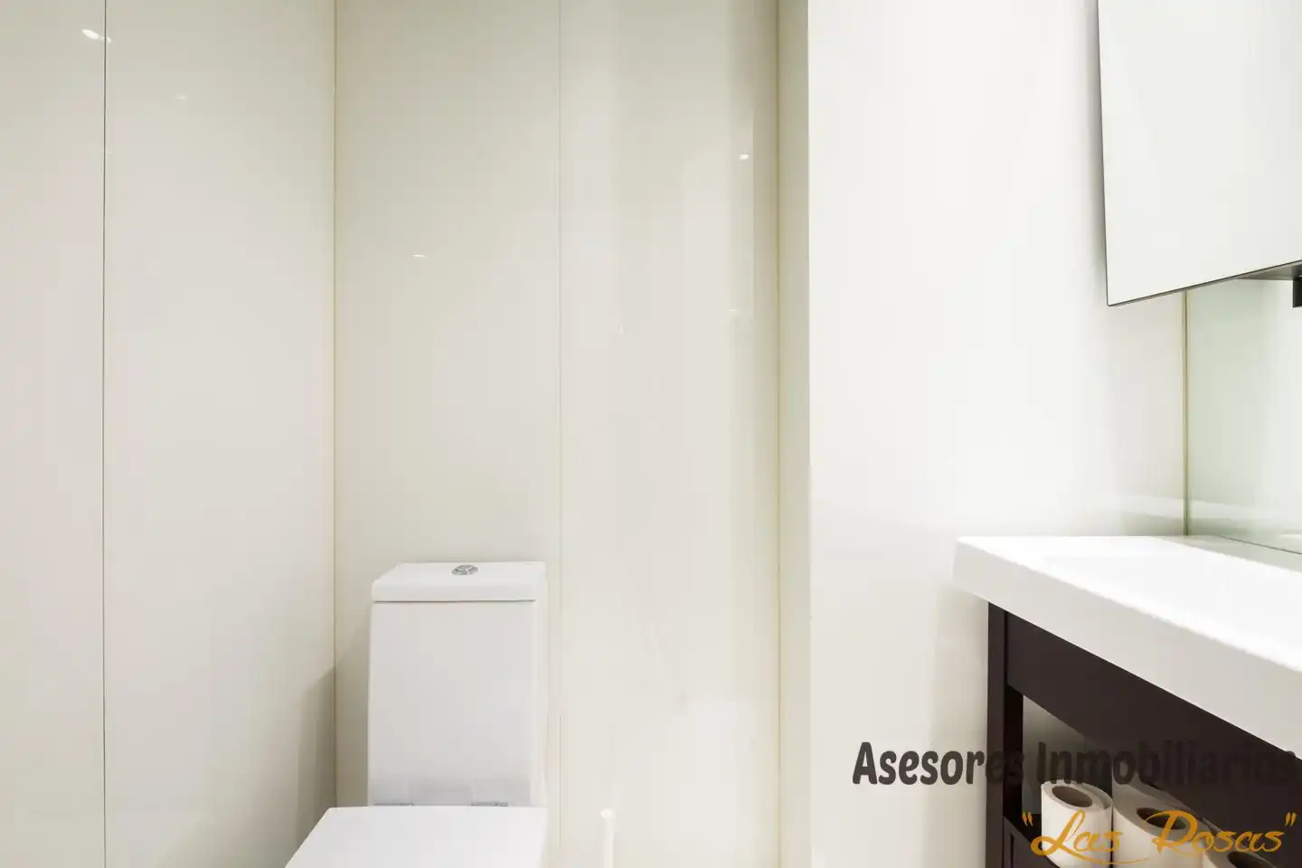 Bathroom of Ground floor for sale in Madrid  with Air Conditioner and Heating