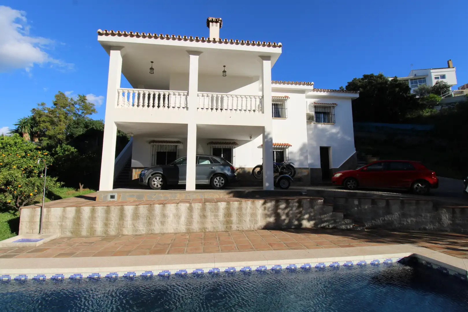 Vista exterior de Casa o xalet en venda en Alhaurín de la Torre amb Aire condicionat, Jardí privat i Terrassa