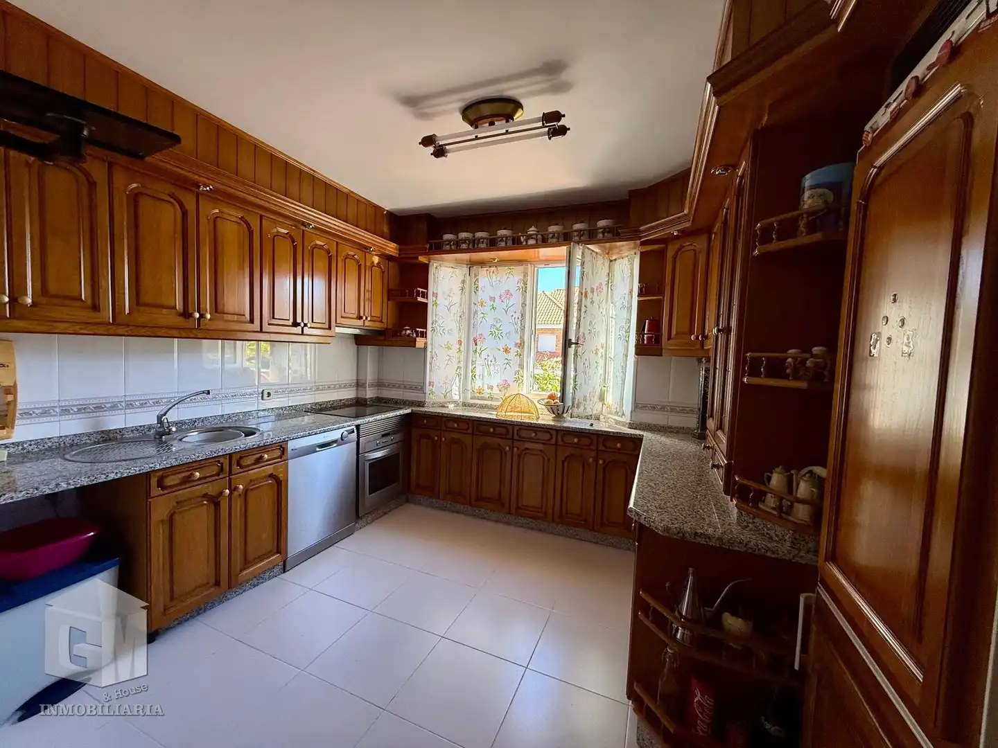 Cuina de Casa o xalet en venda en Villaviciosa de Odón amb Aire condicionat, Calefacció i Jardí privat