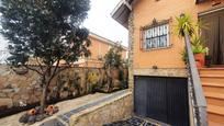 Vista exterior de Casa o xalet en venda en Carranque amb Aire condicionat, Terrassa i Piscina