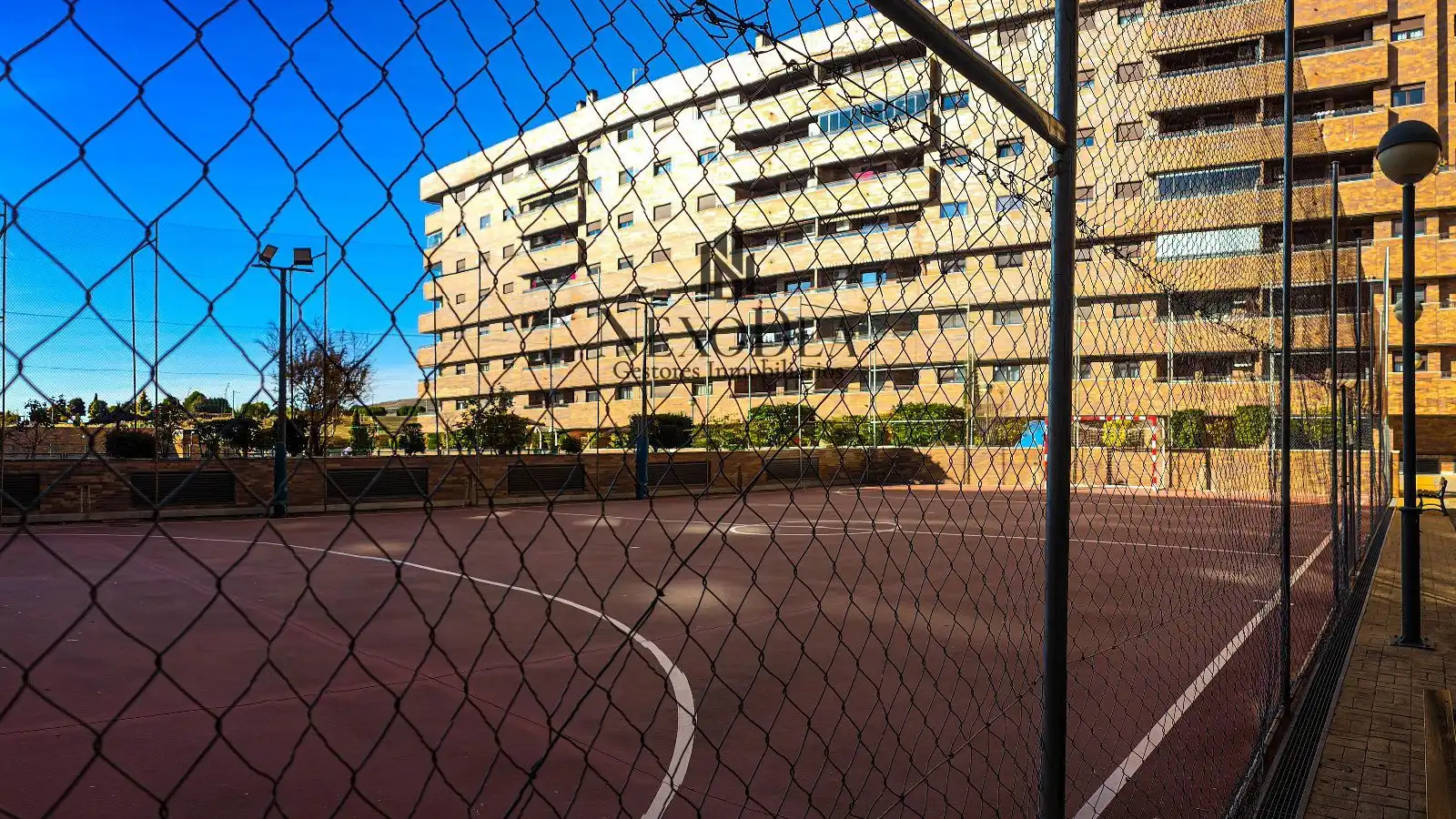 Vista exterior de Àtic en venda en Seseña amb Aire condicionat, Traster i Piscina