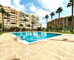 Piscina de Apartament en venda en Alicante / Alacant amb Aire condicionat, Terrassa i Balcó