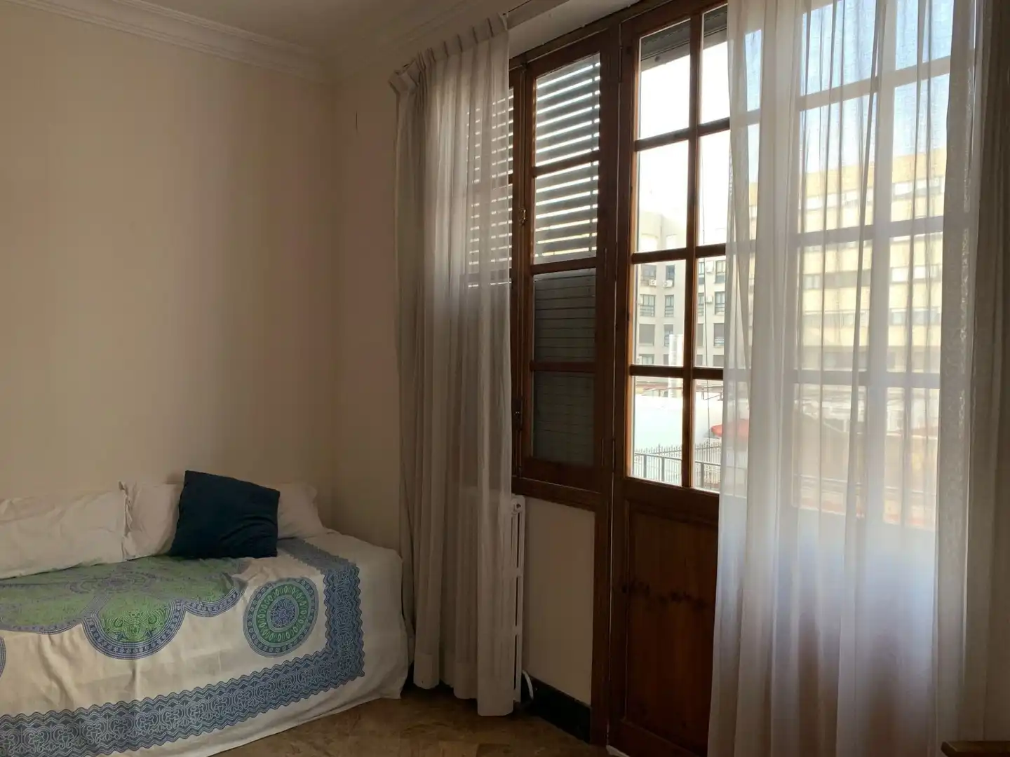 Habitación de Piso de alquiler en Valencia con Aire acondicionado y Calefacción