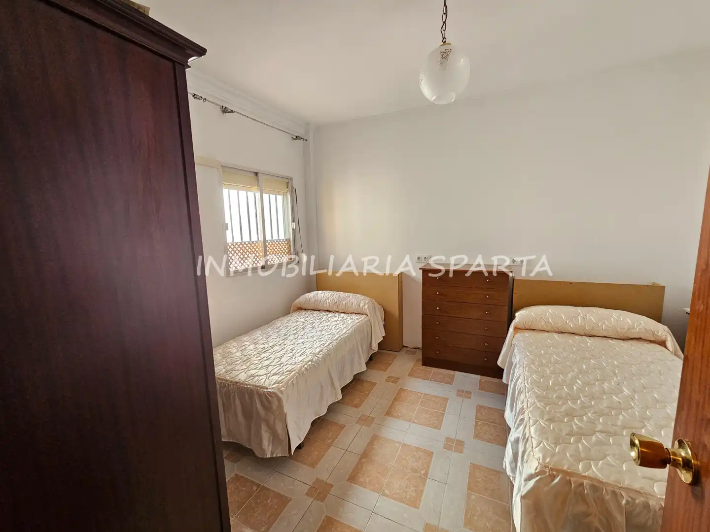 Habitación de Casa adosada en venta en Santiponce con Terraza, Trastero y Balcón