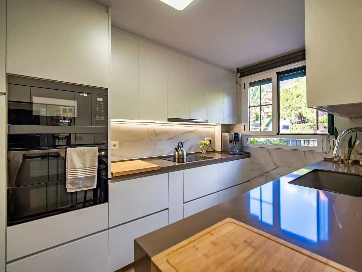 Apartamento con piscina en venta en Golf Bahía, imagen 9
