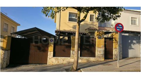 Foto 4 de Casa o chalet en venta en Calle Irlanda, Distrito Zeta - Recinto Ferial Cortijo de Torres, Málaga Capital