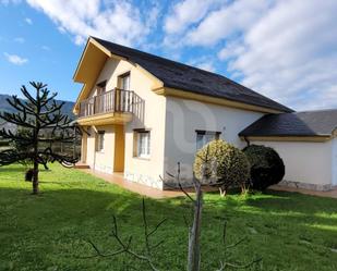 Vista exterior de Casa o xalet en venda en Ribadeo amb Terrassa