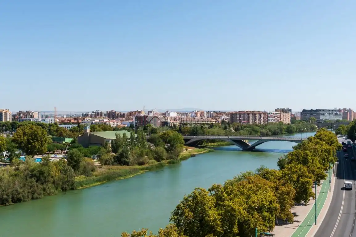 Vista exterior de Piso en venta en Zaragoza con Calefacción y Terraza