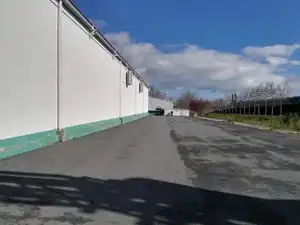Außenansicht von Fabrikhallen zum Verkauf in Yuncos