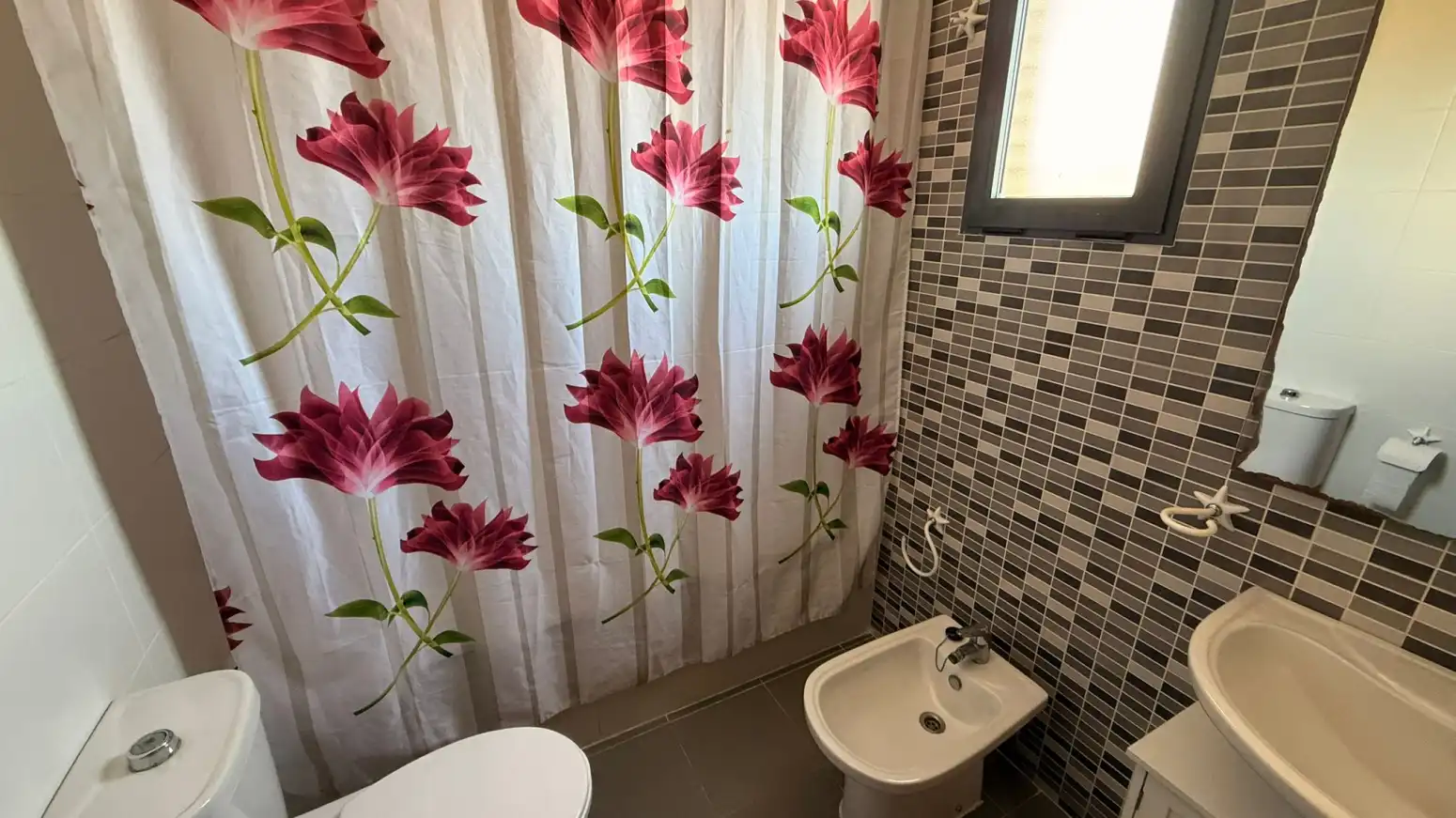 Badezimmer von Wohnung zur Miete in Sagunto / Sagunt mit Klimaanlage und Möbliert