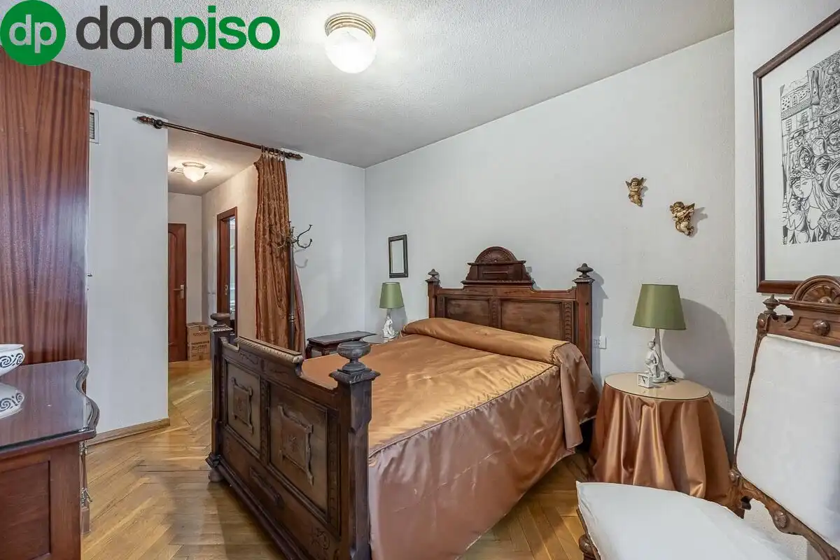 Bedroom of Flat for sale in Granada  with Air Conditioner, Heating and Terrace