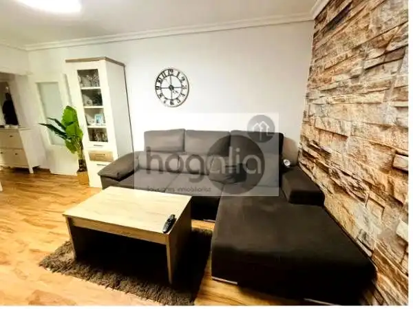 Living room of Flat for rent in Sevilla  with Air Conditioner, Terrace and Furnished