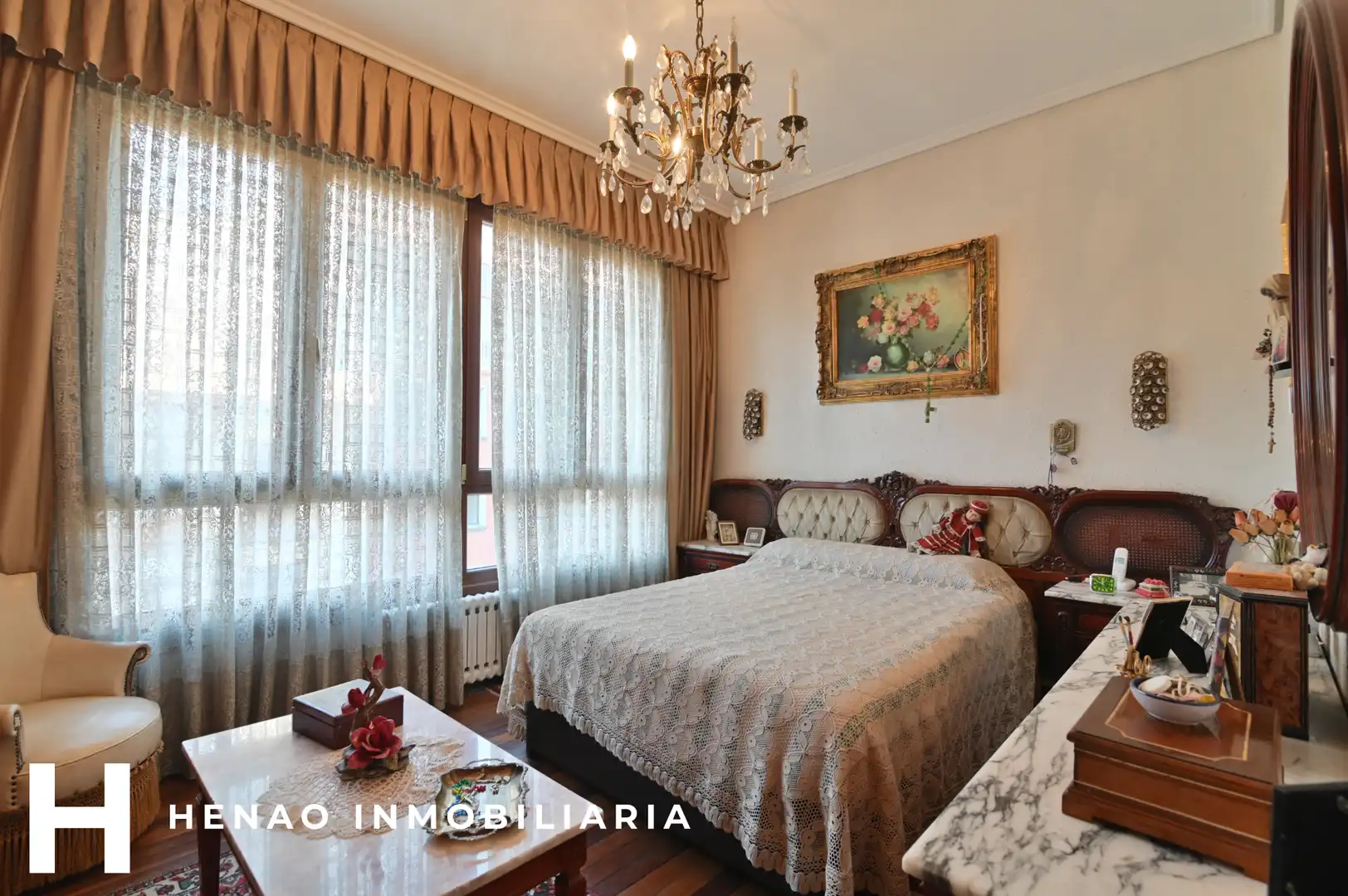 Bedroom of Flat for sale in Abando - Albia
