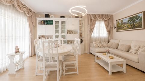 Exclusiva casa esquinera de 4 dormitorios con garaje y terraza, imatge 4