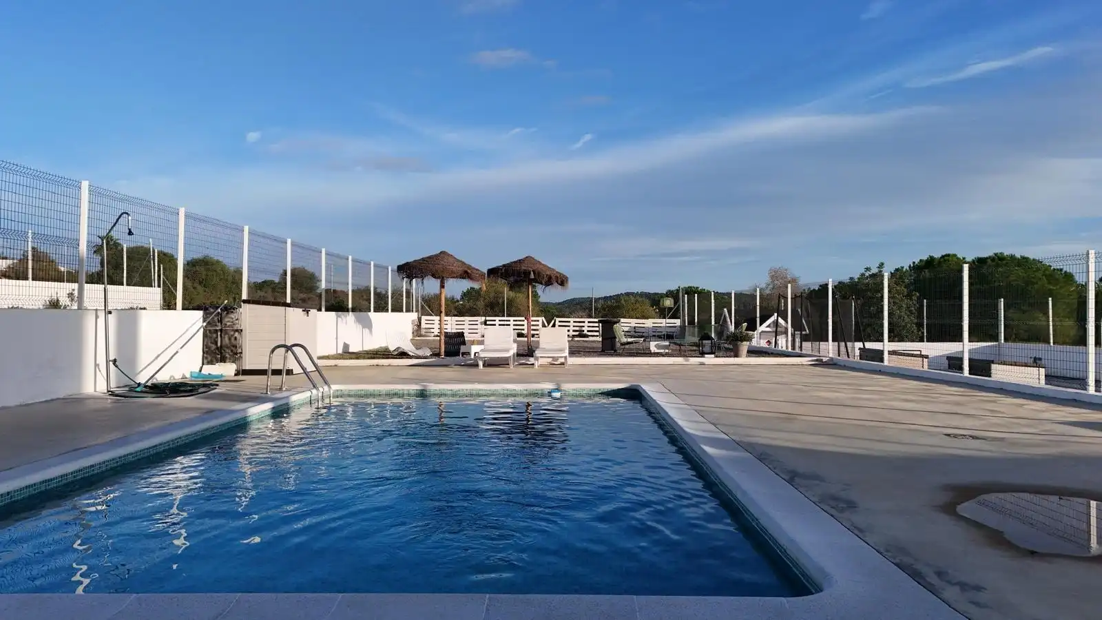 Schwimmbecken von Haus oder Chalet zum Verkauf in Ayamonte mit Klimaanlage, Heizung und Privatgarten