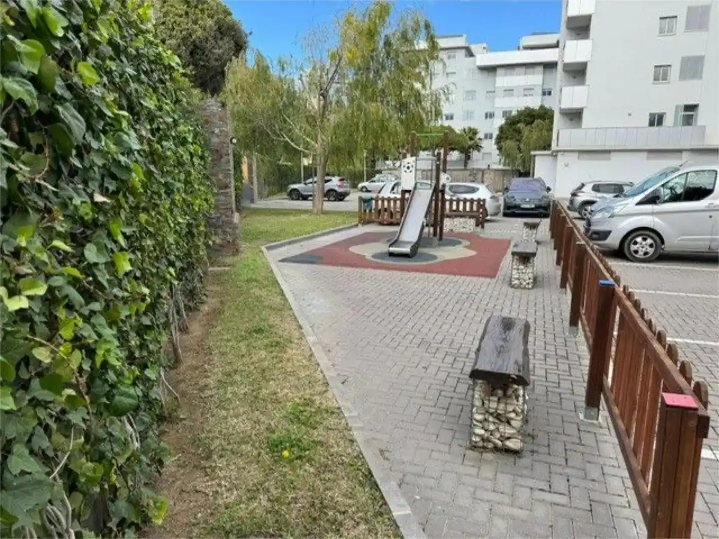 Aparcament de Pis en venda en Fuengirola amb Aire condicionat, Jardí privat i Parquet