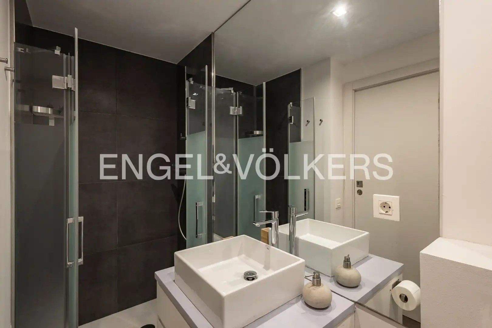 Baño de Casa o chalet de alquiler en Barcelona con Aire acondicionado, Calefacción y Jardín privado