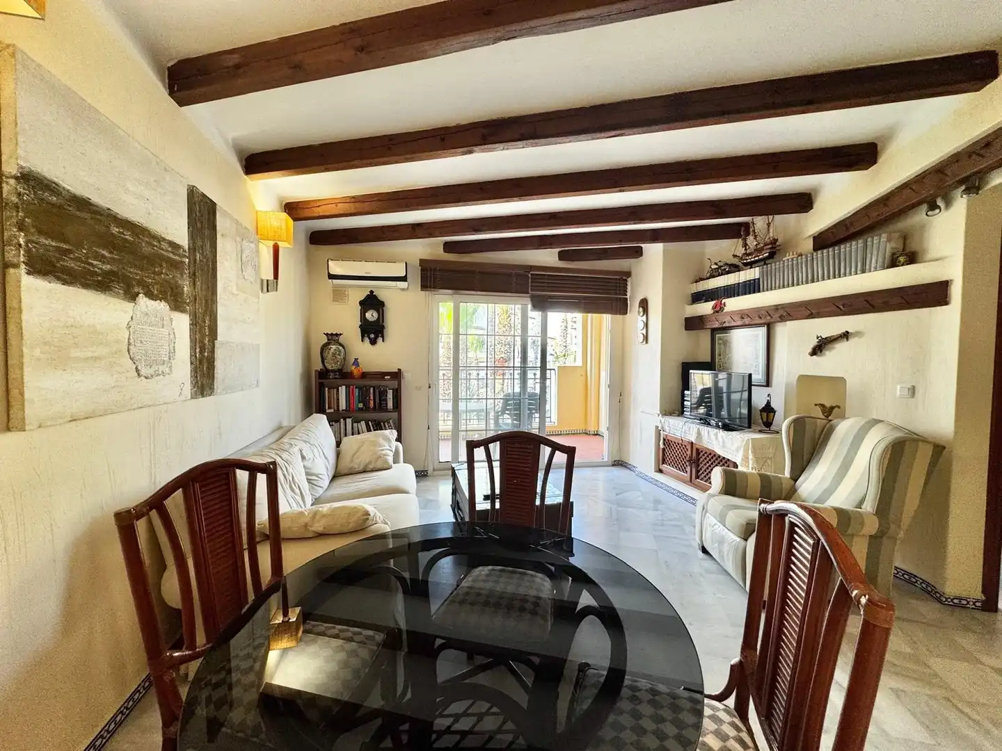 Sala d'estar de Apartament de lloguer en Torrevieja amb Aire condicionat, Calefacció i Moblat