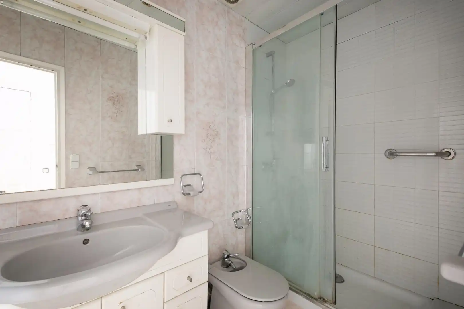 Bathroom of Flat for sale in Barcelona
