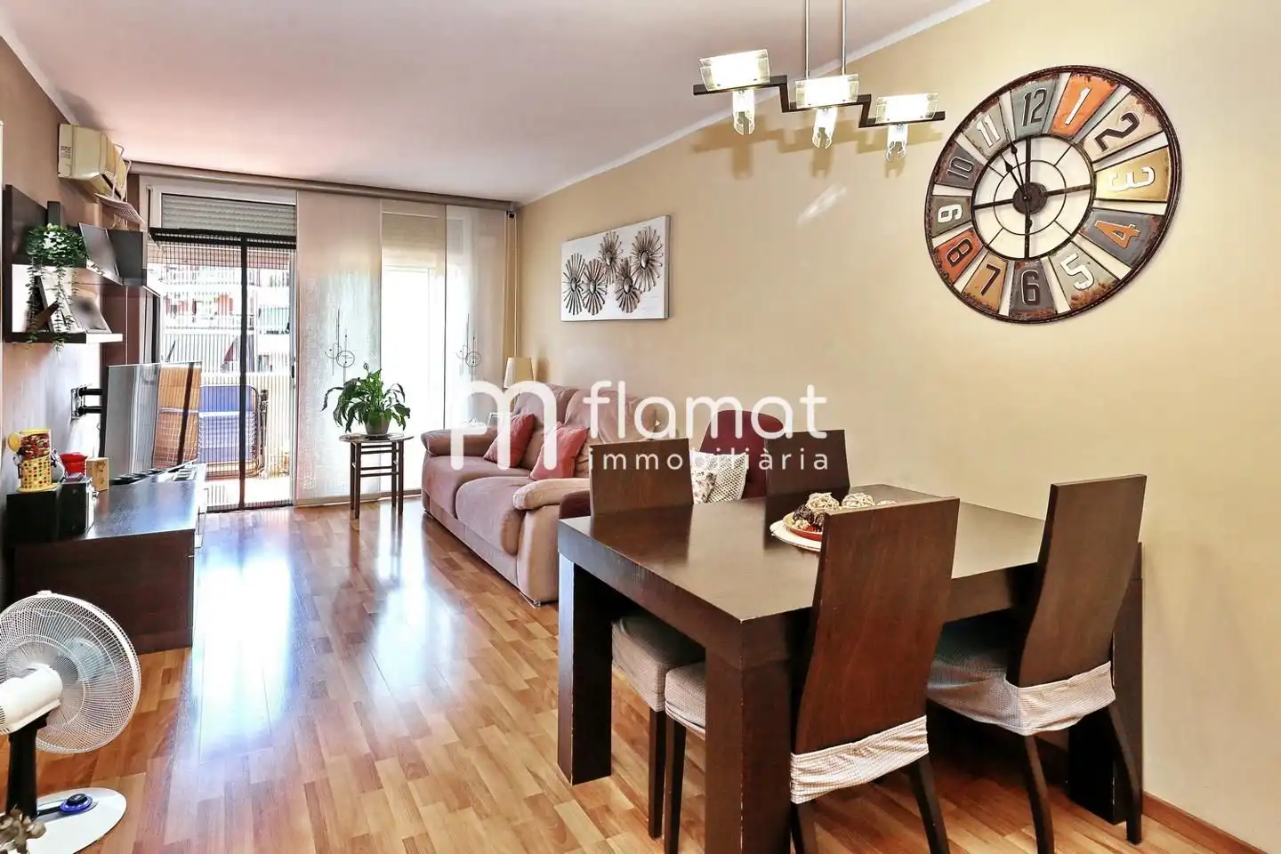 Außenansicht von Wohnung zum Verkauf in Badalona mit Klimaanlage, Heizung und Balkon
