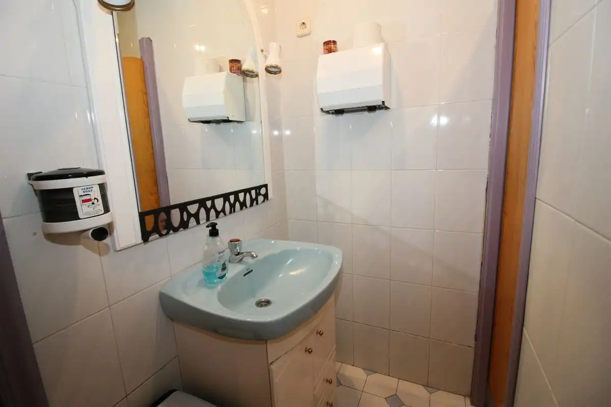Bany de Local en venda en Mombeltrán amb Aire condicionat