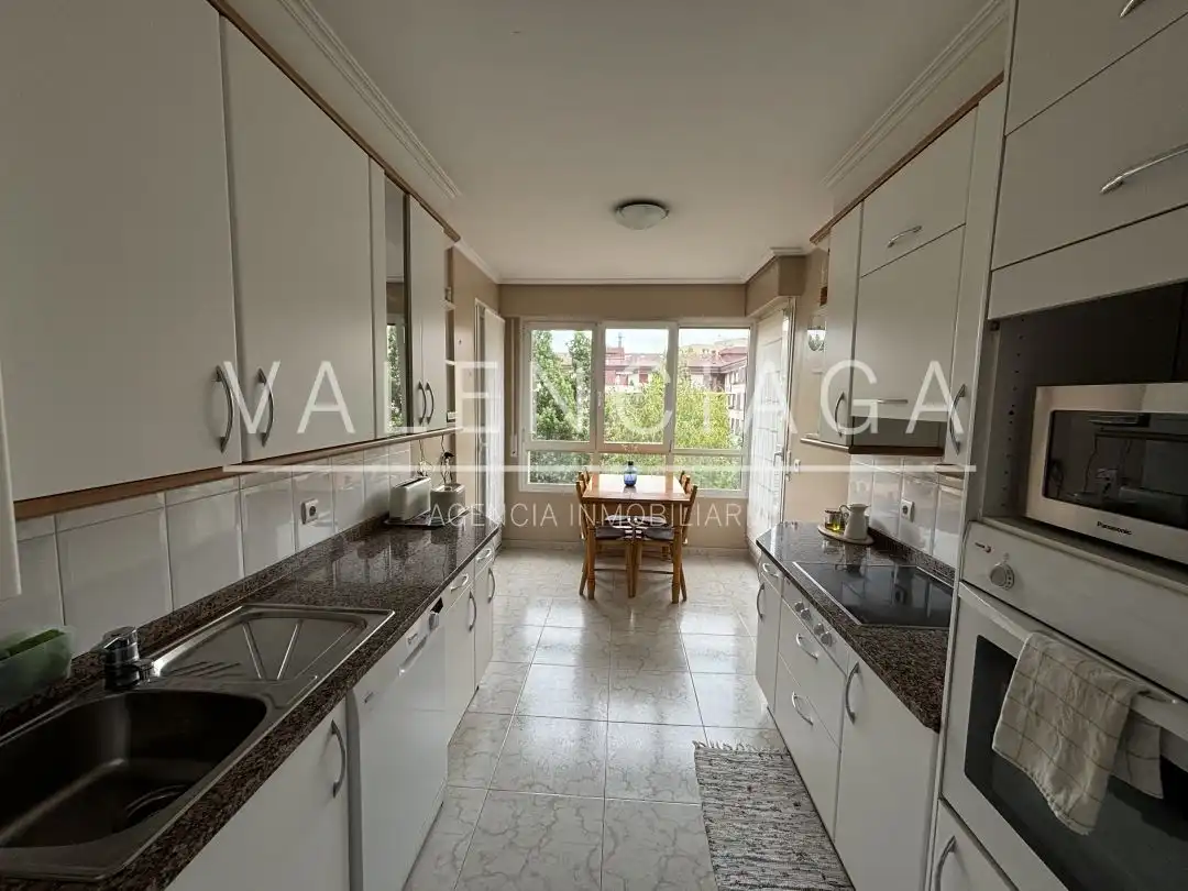 Flat with terrace to rent in José Maria Sert Plaza, imagen 6