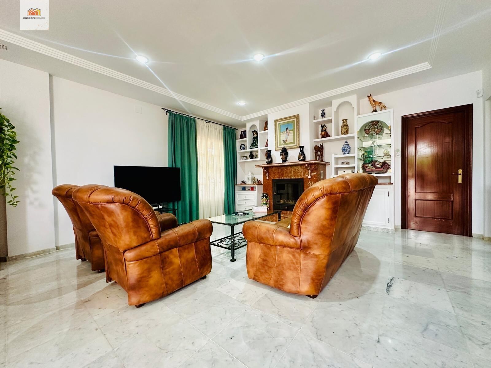 Sala d'estar de Casa o xalet en venda en Chiclana de la Frontera amb Jardí privat i Terrassa