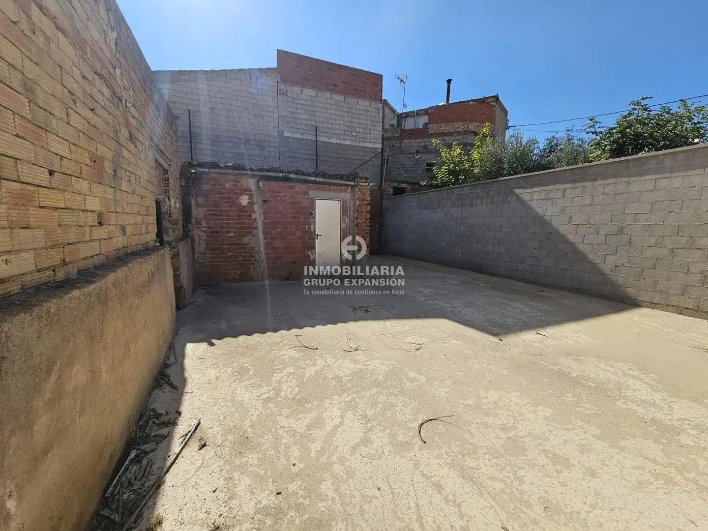 Parking of Houses for sale in Aspe