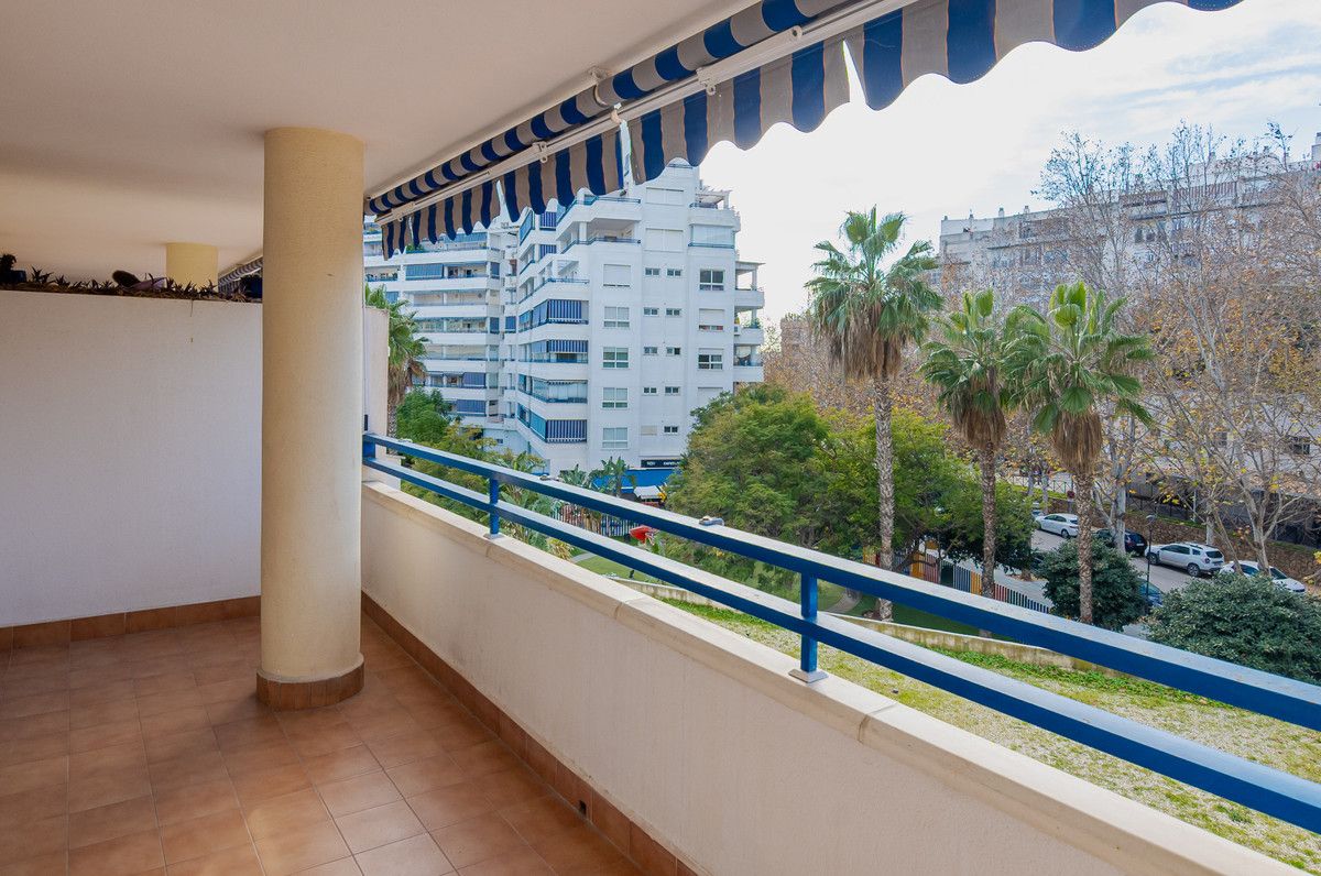 Exterior view of Flat for sale in Marbella  with Swimming Pool