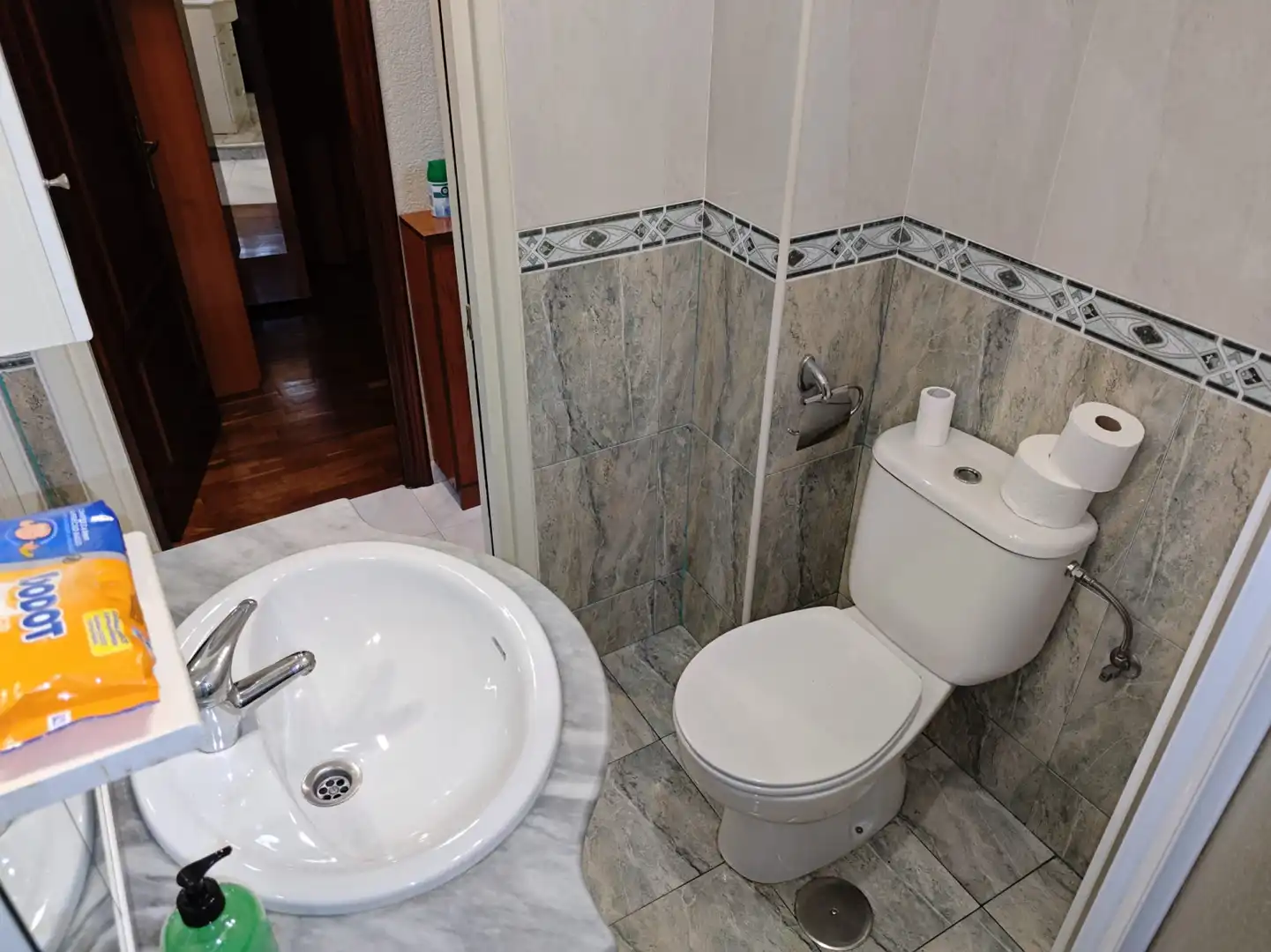Bathroom of Flat for sale in Avilés  with Storage room and Furnished