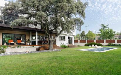 Vista exterior de Casa o xalet en venda en Las Rozas de Madrid amb Aire condicionat, Terrassa i Piscina