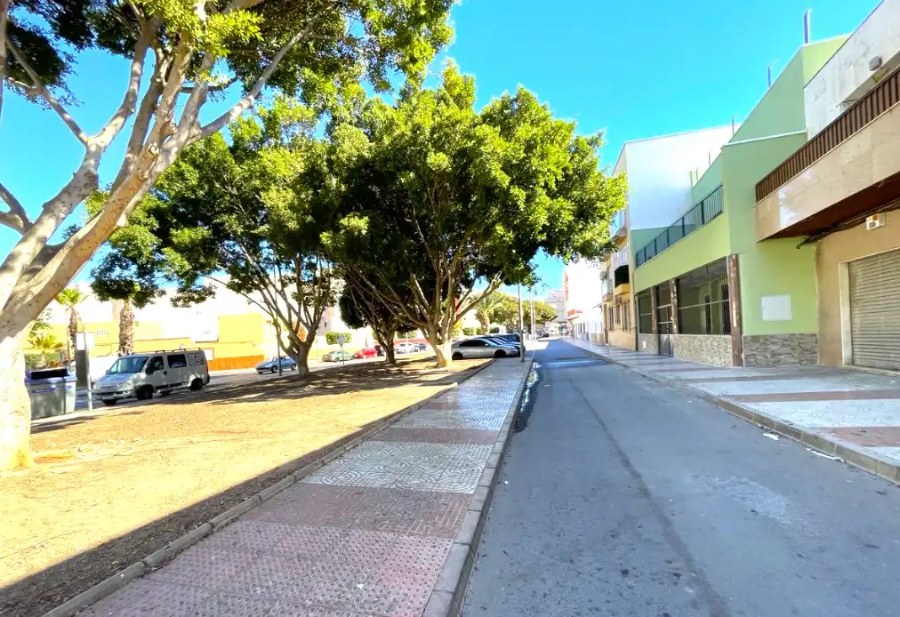 Vista exterior de Piso en venta en Roquetas de Mar