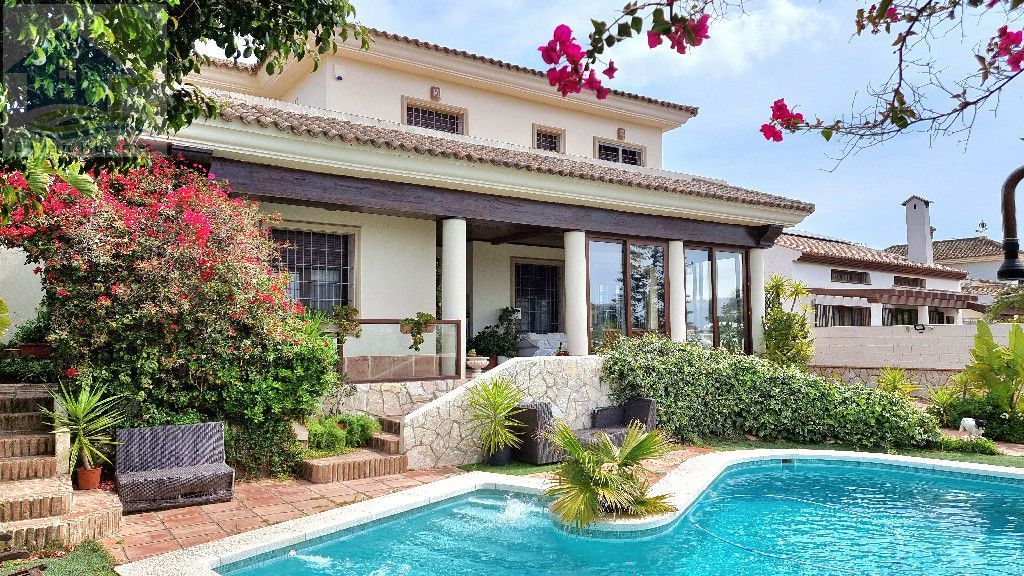 Exterior view of House or chalet for sale in El Puerto de Santa María  with Air Conditioner, Heating and Private garden