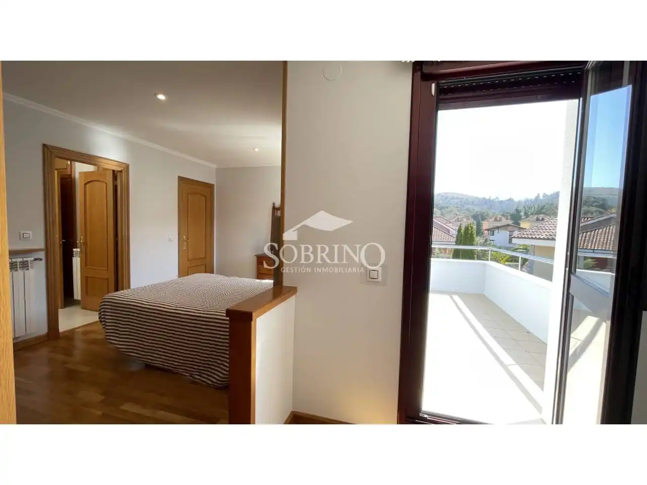Dormitori de Casa o xalet en venda en Llanes amb Calefacció, Jardí privat i Terrassa
