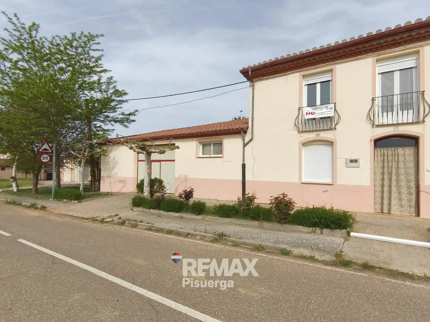 Vista exterior de Edificio en venta en Pozoantiguo