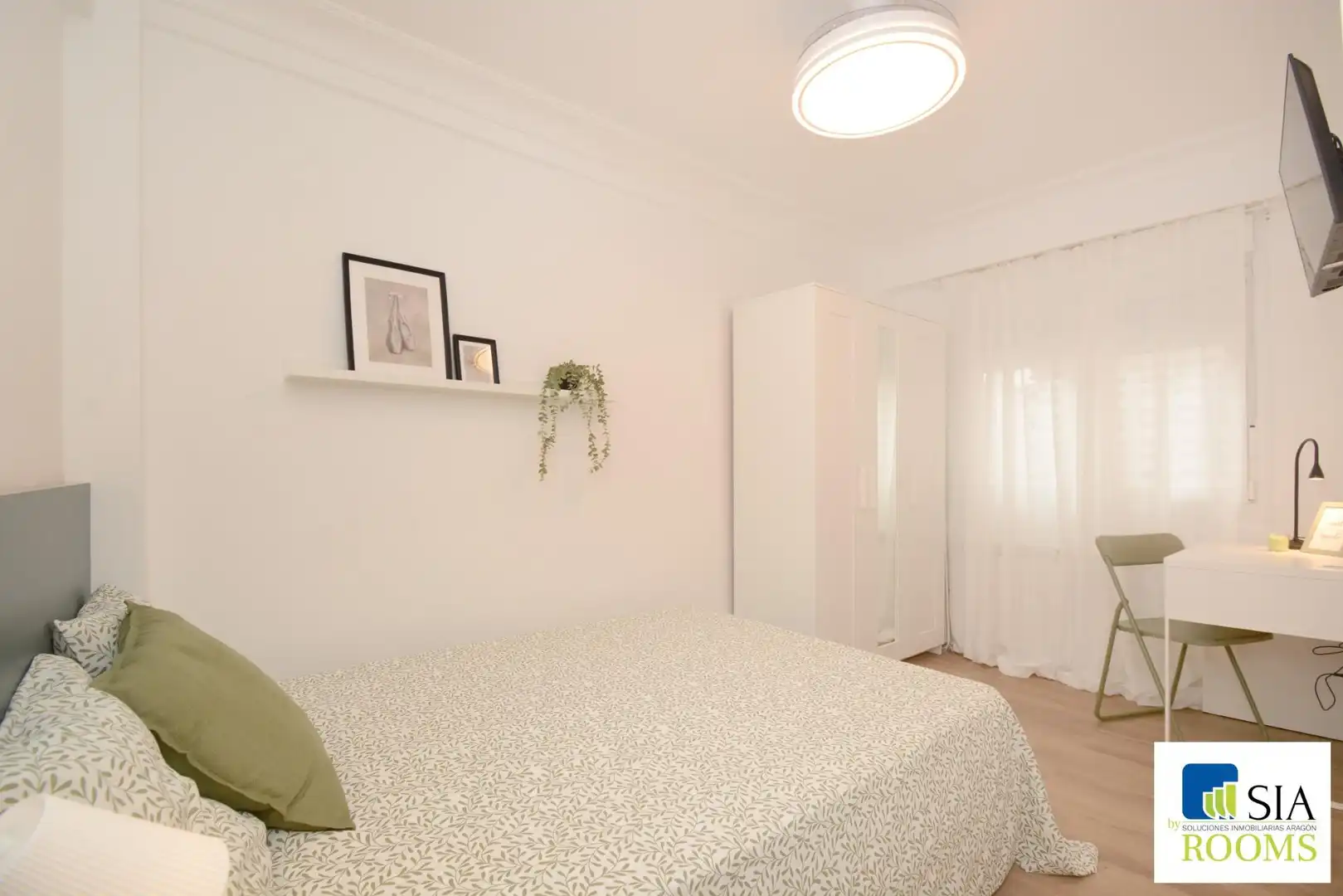 Room in Calle de Pamplona Escudero, 6, Universidad San Francisco