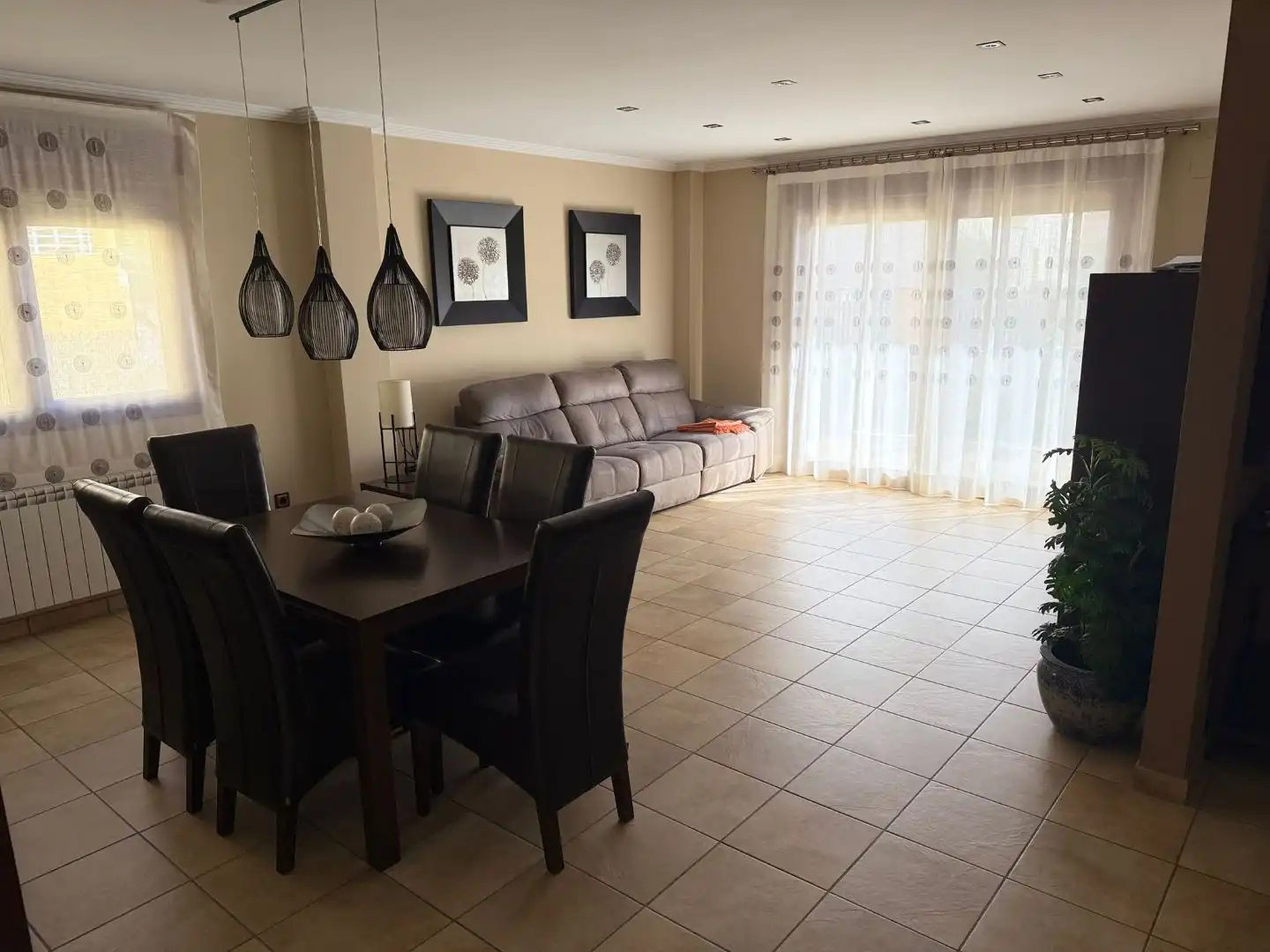 Sala d'estar de Casa o xalet en venda en Oliva amb Aire condicionat, Terrassa i Piscina