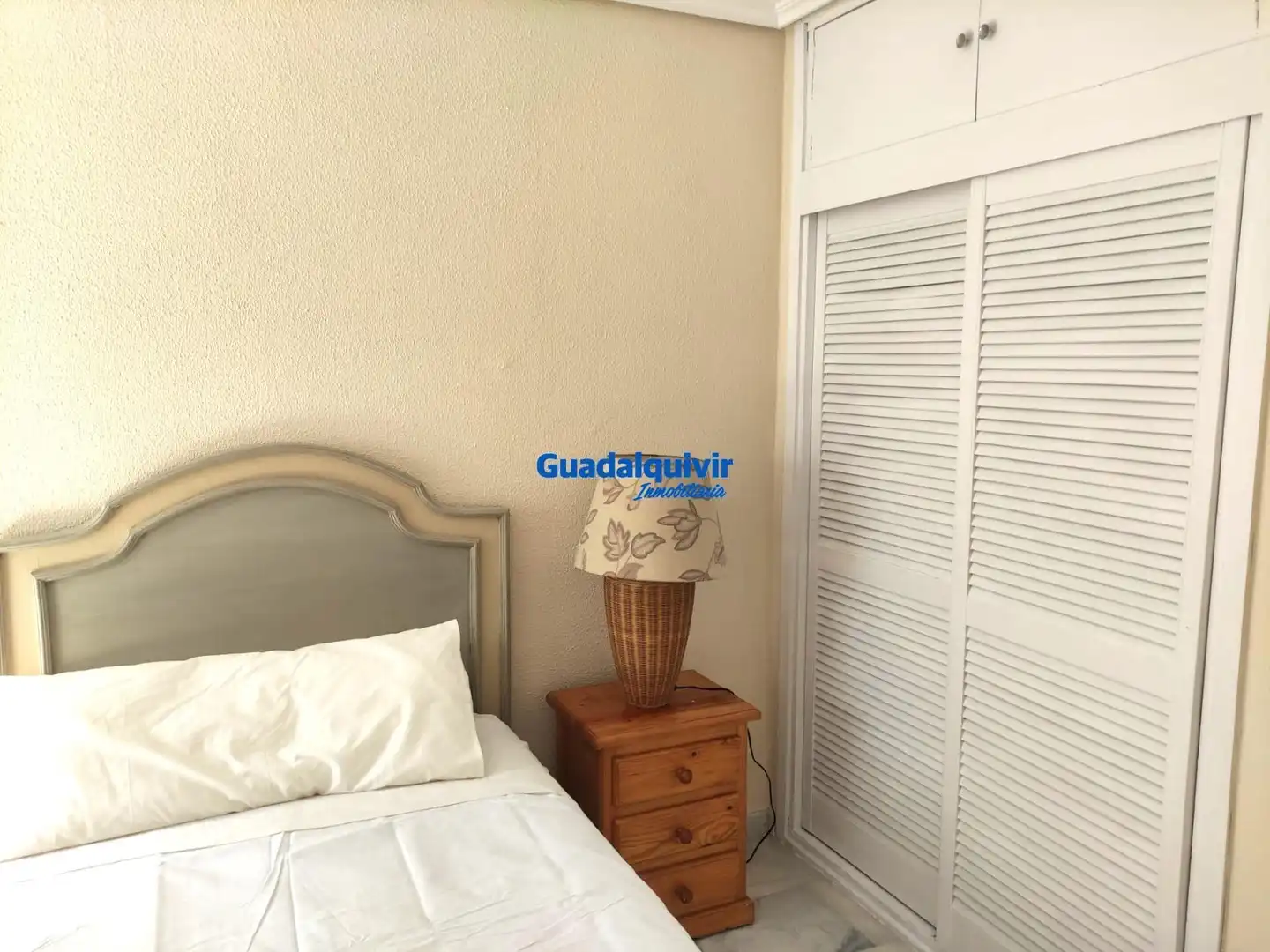 Bedroom of Flat for rent in Sevilla  with Air Conditioner, Furnished and Community pool