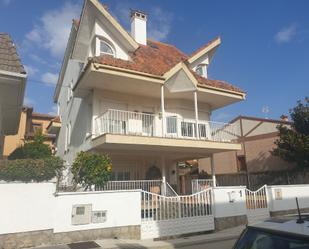 Exterior view of House or chalet for sale in Arenas de San Pedro  with Air Conditioner, Private garden and Terrace