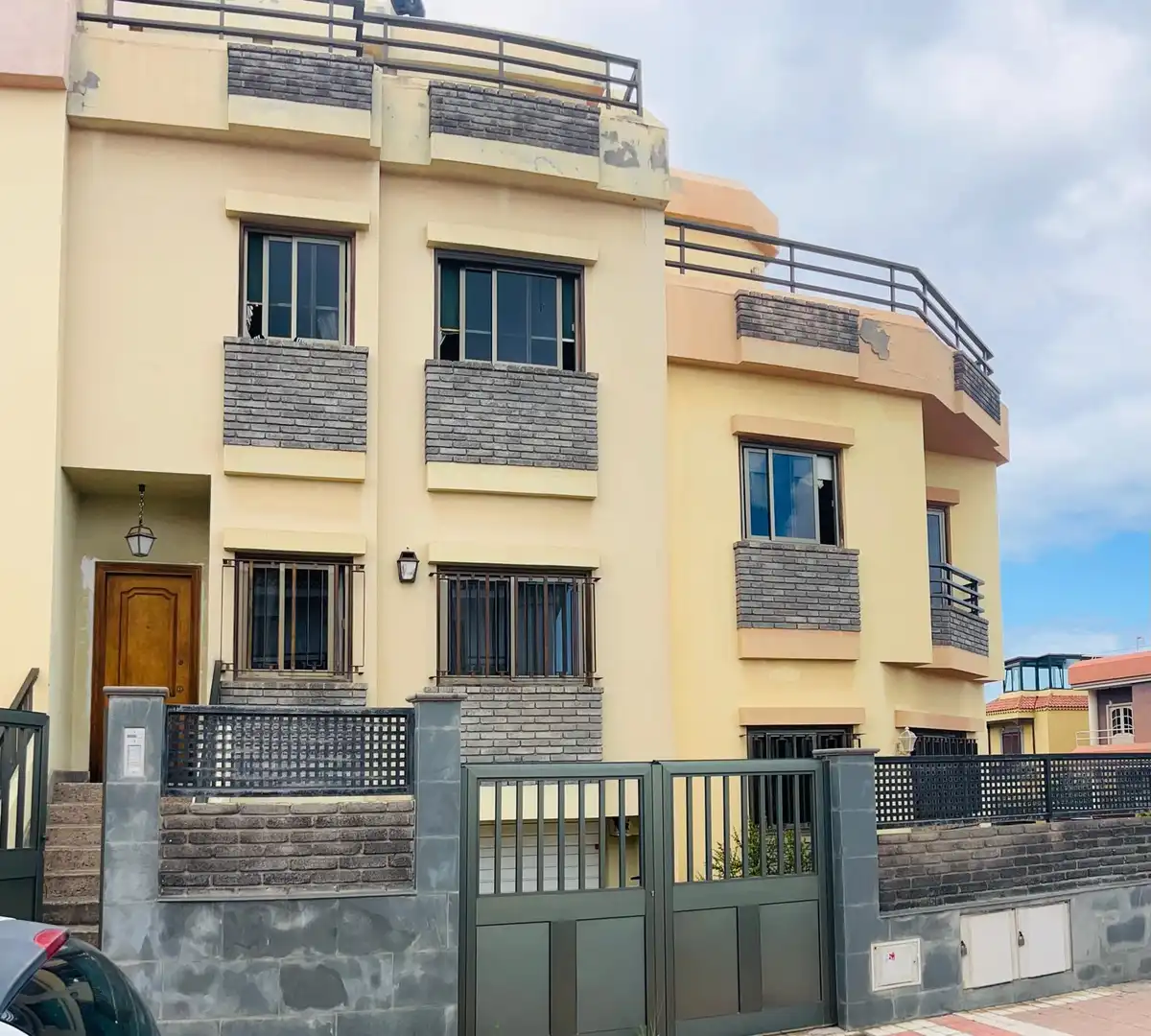 Vista exterior de Casa adosada en venta en Las Palmas de Gran Canaria con Amueblado