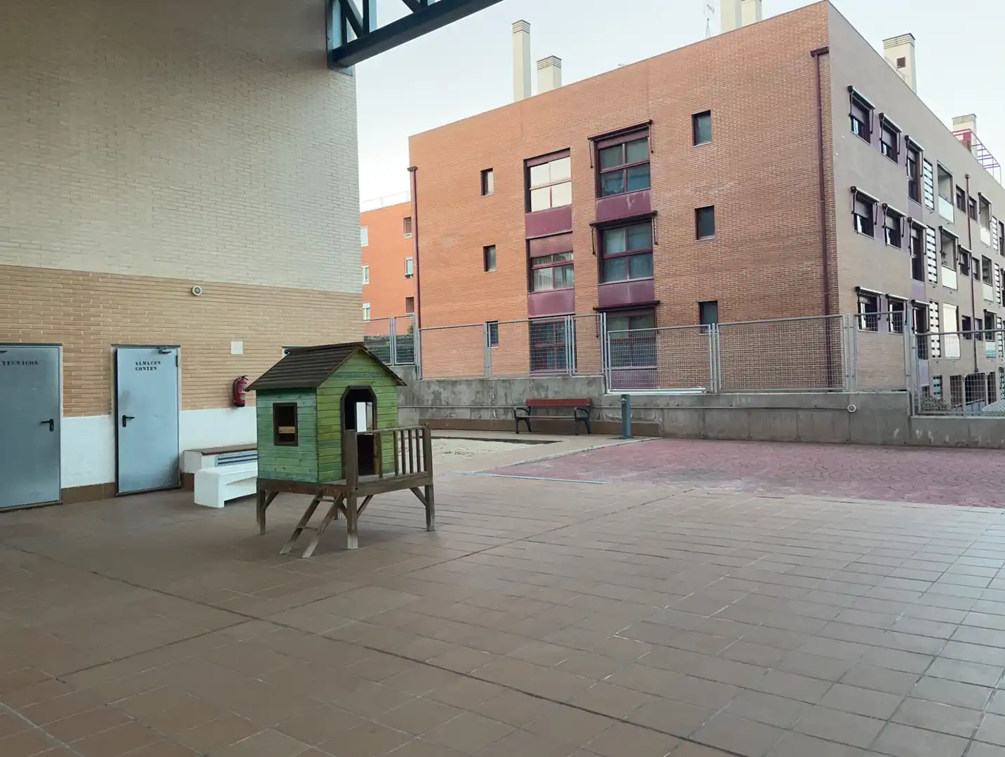 Außenansicht von Wohnung zur Miete in San Sebastián de los Reyes mit Heizung, Abstellraum und Ofen