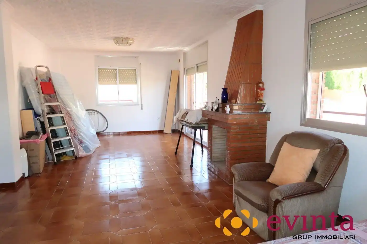 Sala de estar de Casa o chalet en venta en Vallirana con Calefacción, Jardín privado y Trastero